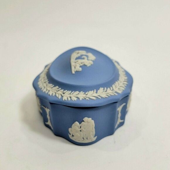 Vintage Wedgwood Jasperware Lidded Trinket Box Cameo Blue Cherubs Chariot - Picture 6 of 11